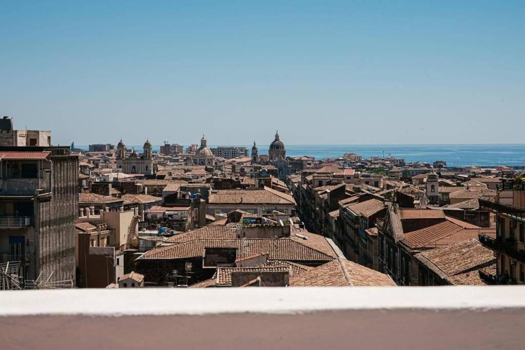 Attico In Pieno Centro Storico Di Catania Apartment Exterior photo