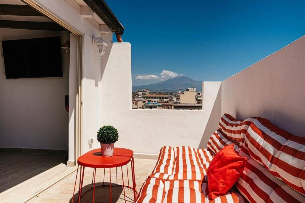 Attico In Pieno Centro Storico Di Catania Apartment Exterior photo